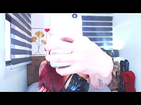 DominateMistressTania's Live XXX Chat
