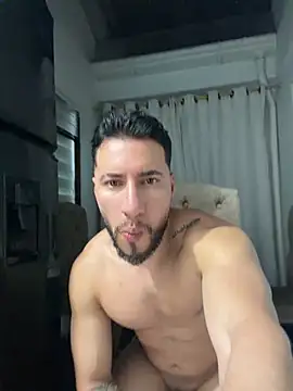 Živý XXX chat Thiago_Hill