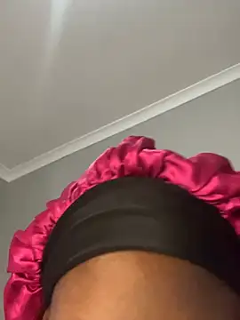 XXX chat uživo modela petite_bee