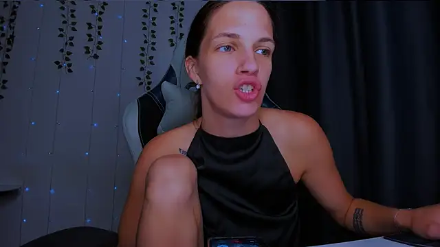 Chat +18 de KarlaSim ao vivo