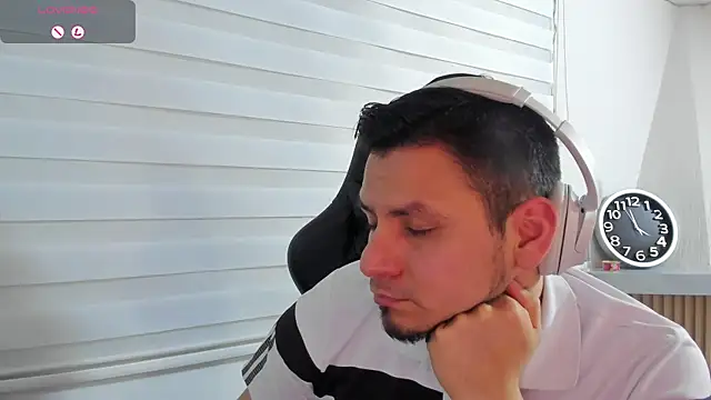 צ'אט XXX בשידור חי של Rick_Adams