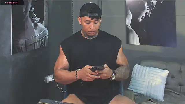 bradley_smith's Live XXX Chat