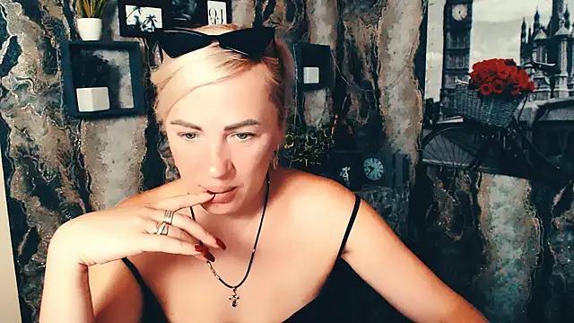 Онлайн чат XXX EmmaCat_