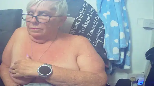 Playful_MILF_Demi – Naživo XXX chat
