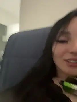 FoxxyStarr live XXX chat
