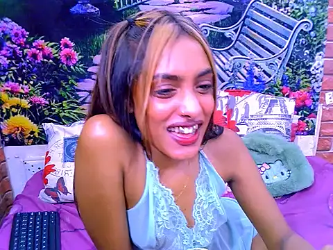 IndianPretty14u2Luv's Live XXX Chat