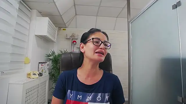 Chat +18 de HellenDesire ao vivo