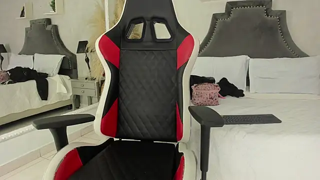 Chat +18 de SarahCastro1_ ao vivo