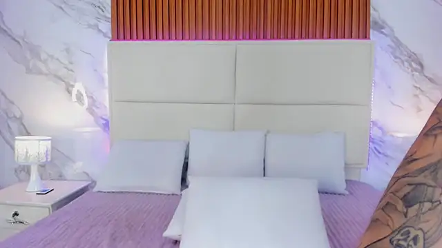 _bella_rossee_'s Live XXX Chat