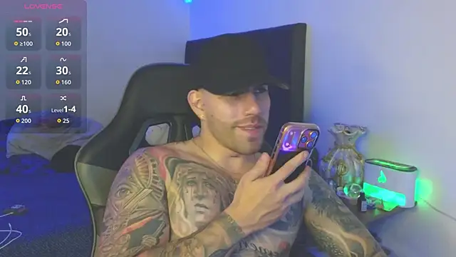 XXX chat uživo modela Ades_Lowe