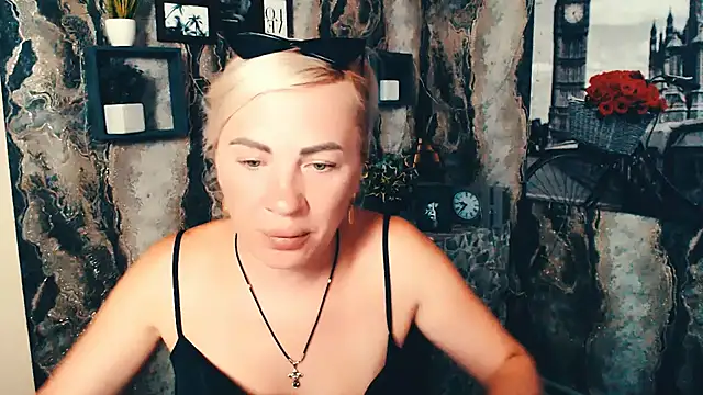 EmmaCat_ Adlı Modelin Canlı XXX Sohbeti