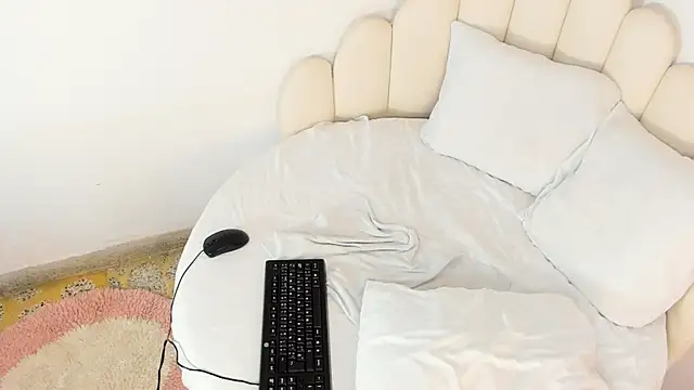 Cassandra_Armani Adlı Modelin Canlı XXX Sohbeti