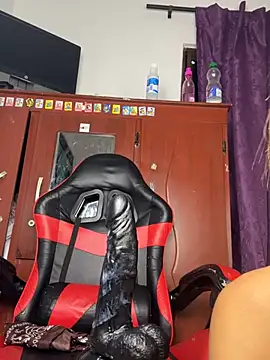 yumi_hanna Adlı Modelin Canlı XXX Sohbeti