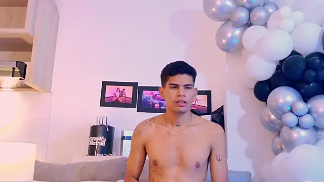 Chat +18 de RoseAndDominic ao vivo