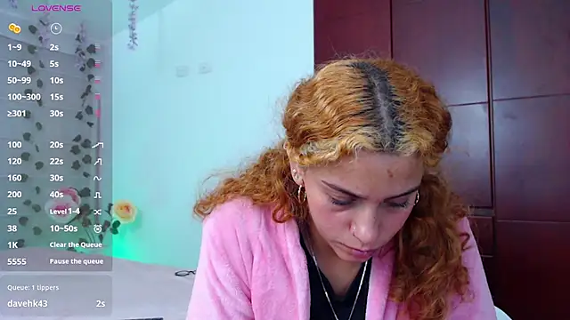 SarabubbieのライブXXXチャット