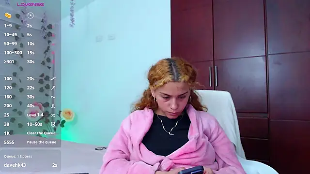 Sarabubbie's Live XXX Chat