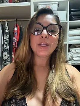 Chat +18 de Mariiii_morena ao vivo