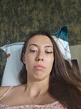 הופעת וובקאם של VirginPussySquirt