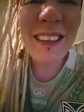 Chatroom XXX en direct de PinkTheHawk