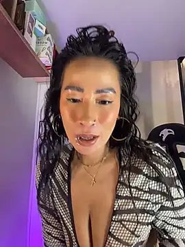 AsianMilfSheryl: онлайн-секс-чат