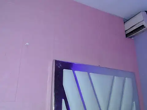 Hilary_tsx Adlı Modelin Canlı XXX Sohbeti