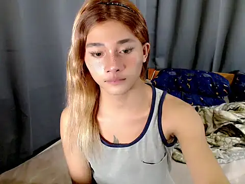 Petite_HugeCock Chat XXX in diretta