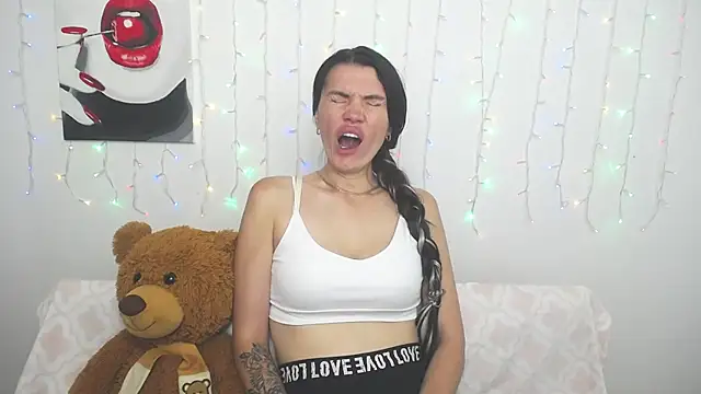 แชท XXX สดของ MilaLoona