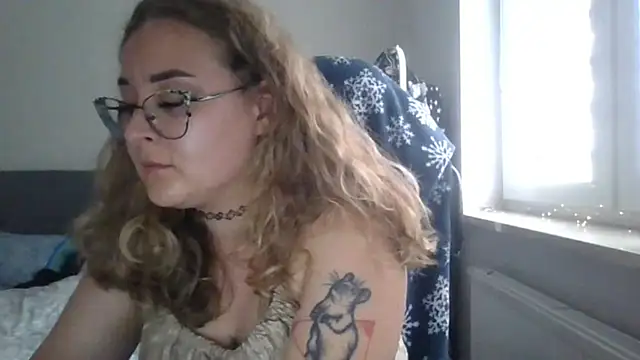 دردشة LucyTease الجنسية المباشرة