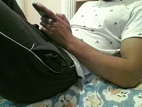 alii9906 XXX чат на живо