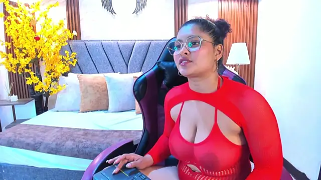 Izzy_lux 现场XXX聊天