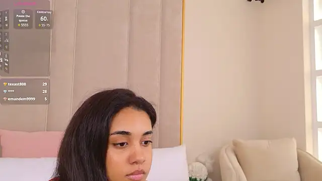 Luna_Cortier Adlı Modelin Canlı XXX Sohbeti