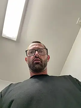 BossAfterDark Show in webcam