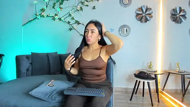 Chat +18 de Mia_Davis__ ao vivo