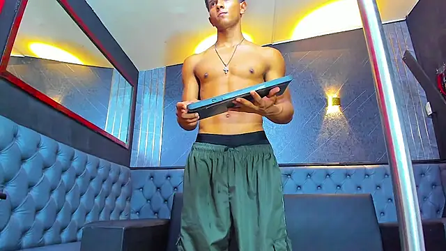 Yoel_Blessed Adlı Modelin Canlı XXX Sohbeti