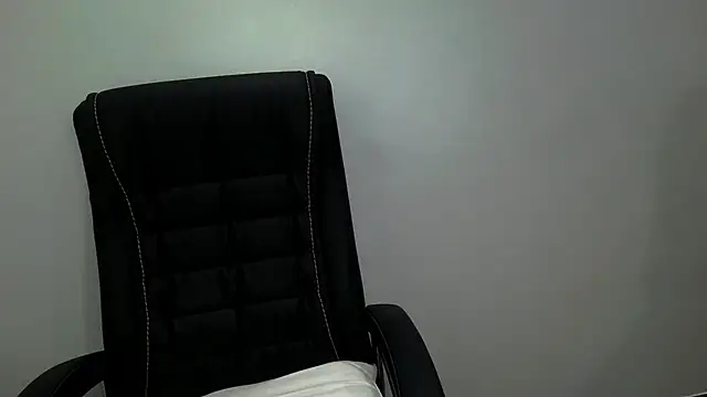 TiaDoll Chat XXX live