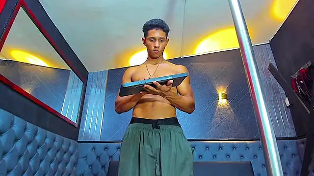 Yoel_Blessed's Live XXX Chat