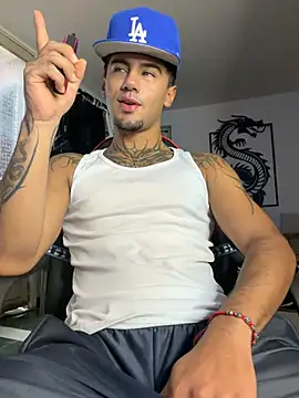 Adam_hot8 webkamerás műsora