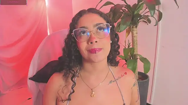 antonelllepiercee's Live XXX Chat