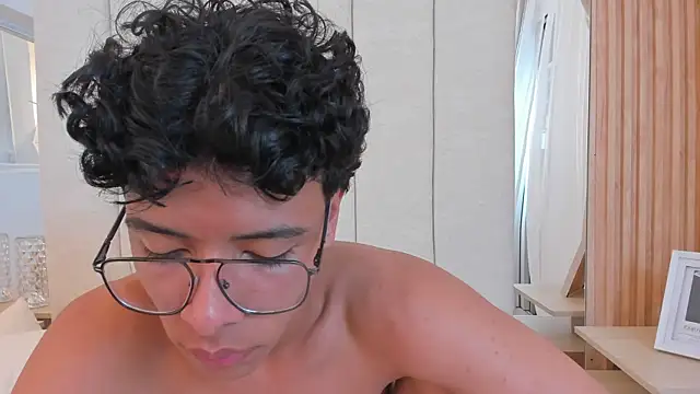 adams_bobby's Live XXX Chat