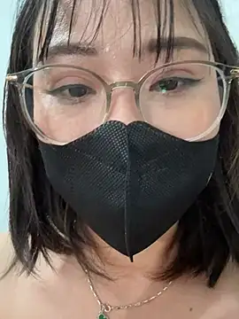 Emily-Nguyen Chat XXX in diretta