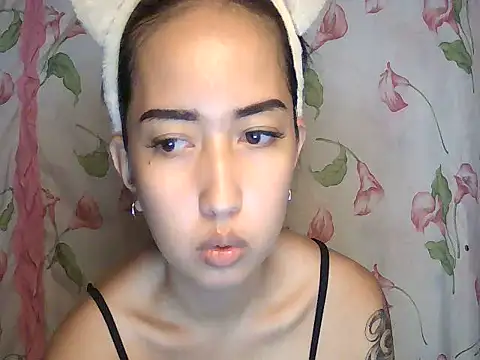 XXnaughty_08XX Adlı Modelin Canlı XXX Sohbeti