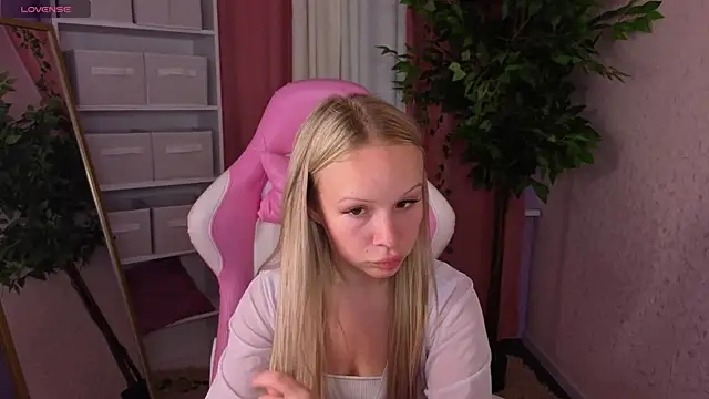 Milana_r0se Chat XXX in diretta