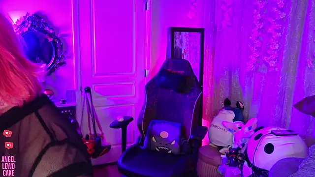 Czat XXX na żywo – Angel-Lewd-Cake