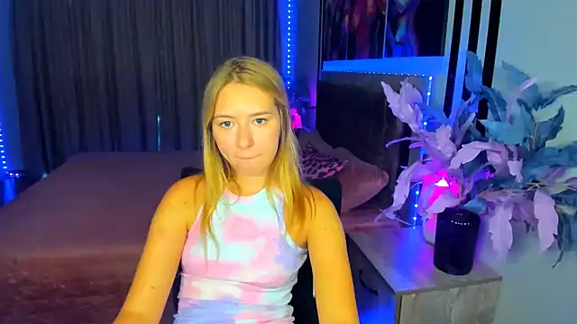 RosaTiny élő XXX-chatje