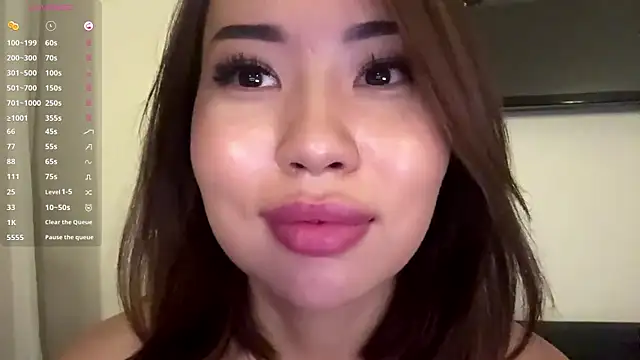 XXX chat uživo modela Ur_neighbor_Kira
