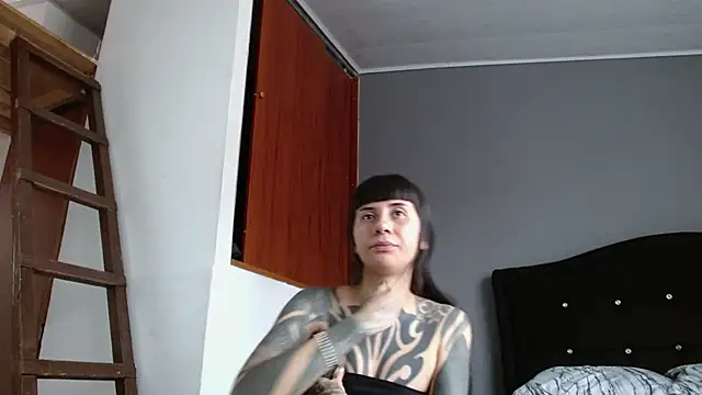 Emilia_1995's Live XXX Chat