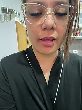 Pretty__Milf's Live XXX Chat