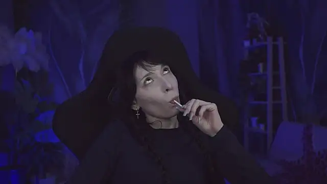 Chat +18 de SeraphineSparda ao vivo