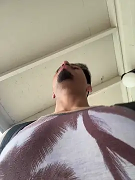Chat XXX en directo de mrredcorn