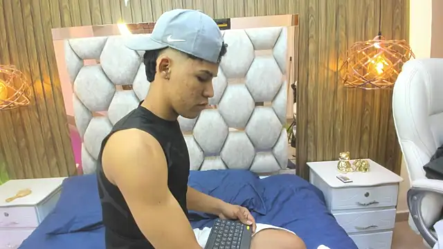 Živý XXX chat Colby_driscoll
